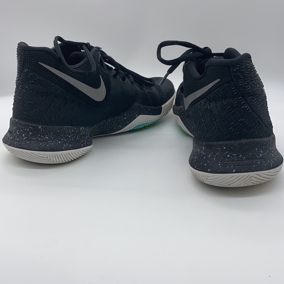 Men’s KYRIE 3 BLK/ICE Size 12 - Picture 6 of 9
